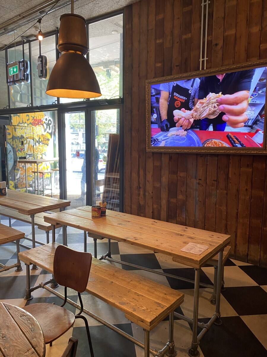 Restaurant/Takeaway/Bar/WHITECHAPEL Photo 12