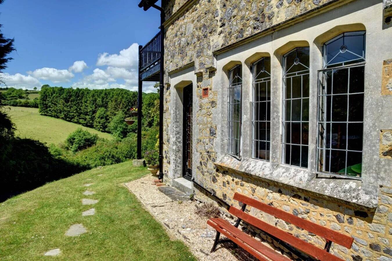 YHA BEER - 8/10 BEDROOM HOSTEL IN PICTURESQUE EAST DEVON VILLAGE ON JURASSIC COAST