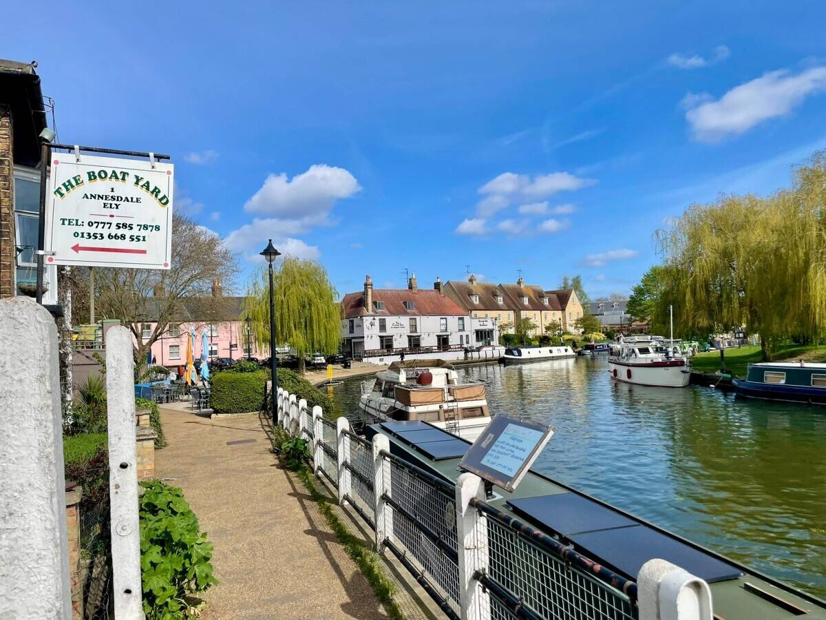 CAMBRIDGESHIRE - IDYLLIC RIVERSIDE DEVELOPMENT OPPORTUNITY Photo 12
