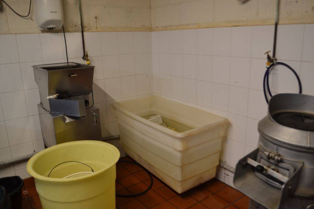 4.5k Weekly Sales Fish & Chip Shop in a Prime High-Footfall Location – Excellent Growth Potential Photo 12