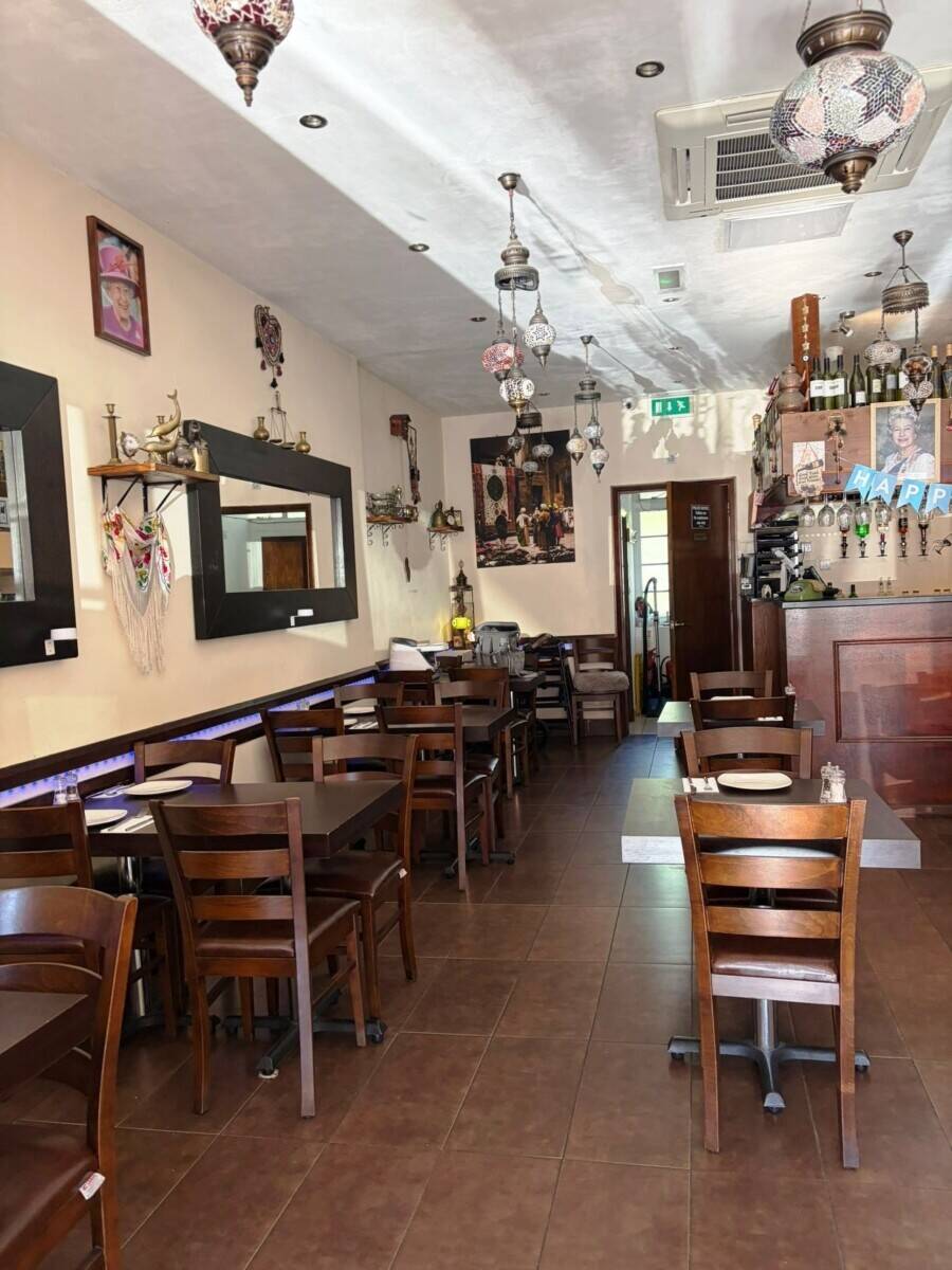 ESTABLISHED LICENSED RESTAURANT WITH 3 BED FLAT – FOR SALE – HERTFORDSHIRE