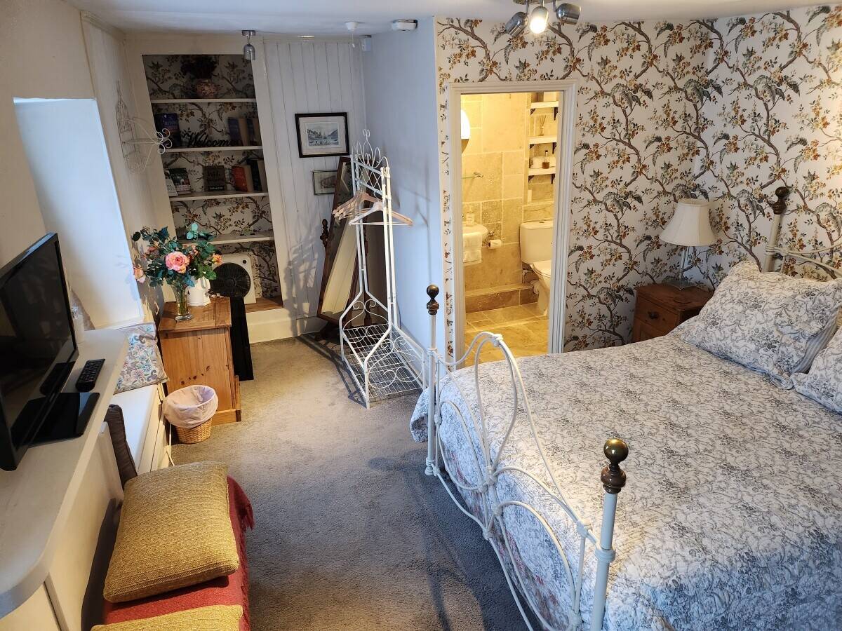 DEVON - B&B AND BISTRO IN CENTRE OF PICTURESQUE SOUTH HAMS HARBOUR TOWN