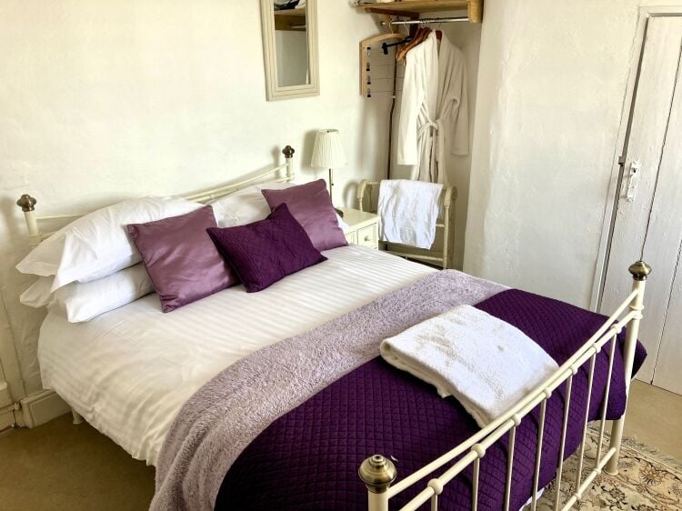 VERSATILE GUEST HOUSE offering WRITING RETREATS