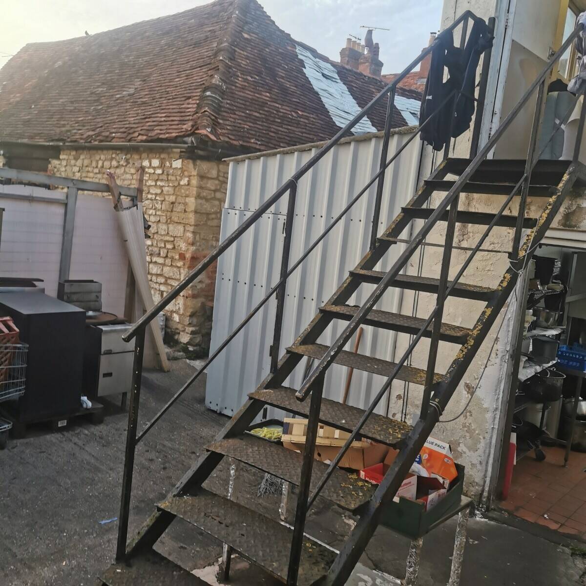 Indian /pakistani restaurant for sale in Milton Keynes 