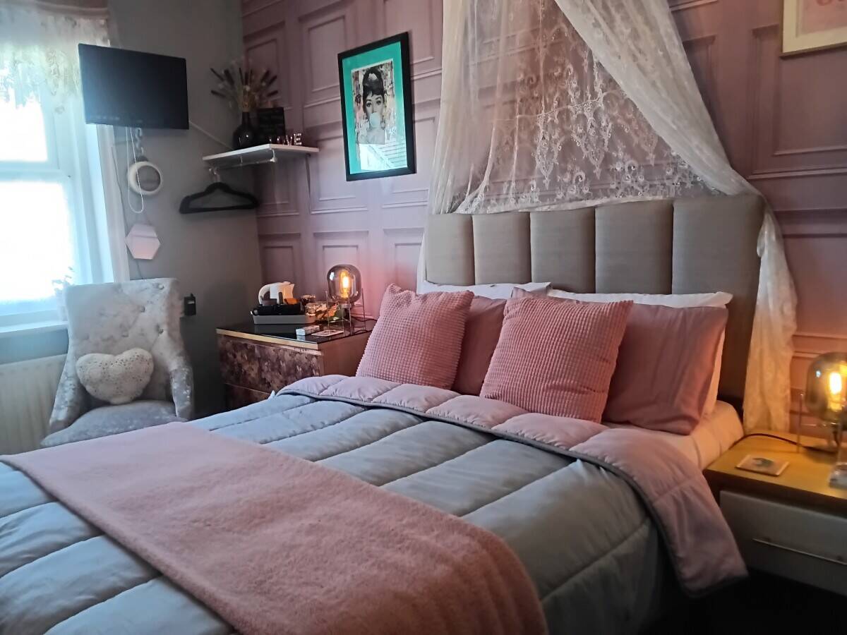 Freehold Licensed Themed Hotel Guest House Bed & Breakfast Blackpool Lancashire North West For Sale Photo 12