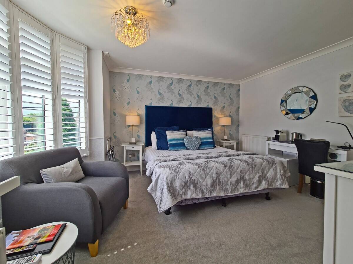 Stunning 7 bedroom Bed & Breakfast in the beautiful city of Canterbury plus private self contained owner accommodation