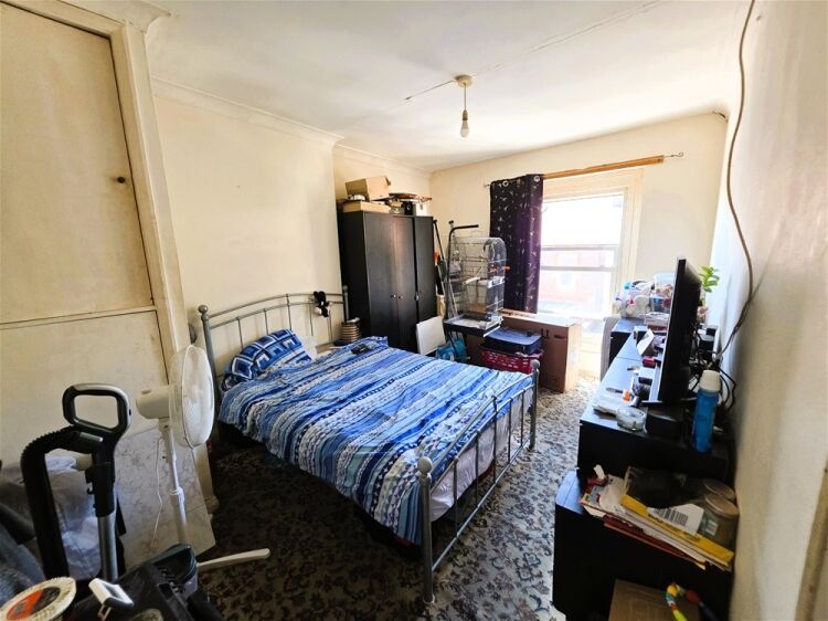 Auction Lot: 3 x Flats for sale in Torquay For Sale in Torquay Photo 12