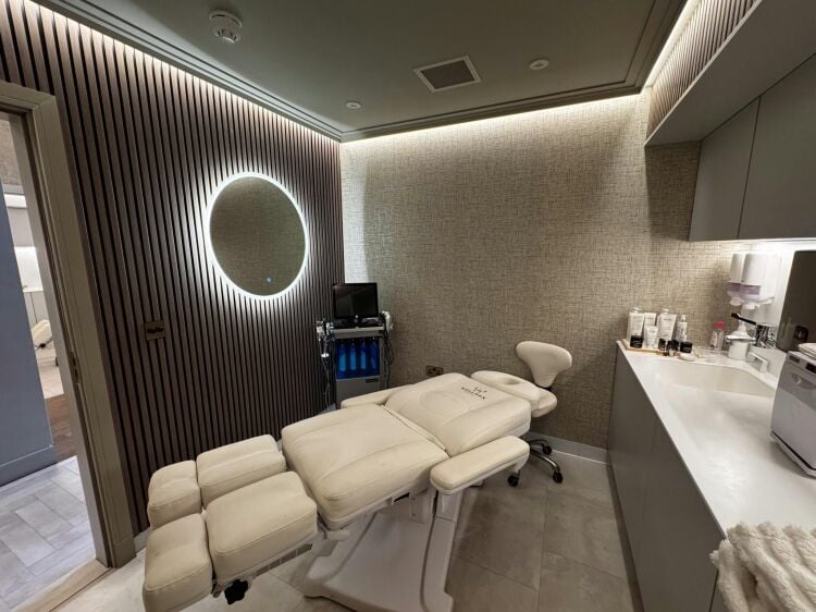High End HIS Registered Clinic for Sale in Viewpark Uddingston with 6 Treatment Rooms