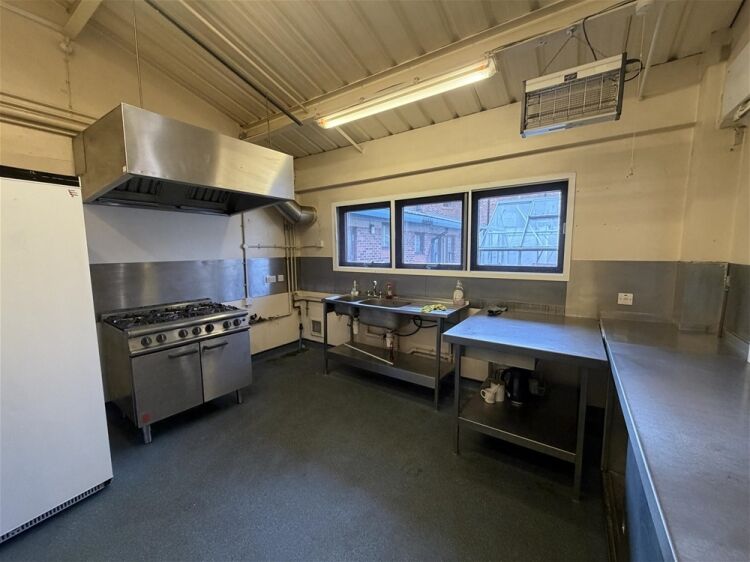 Vacant Unit For Sale in Leeds