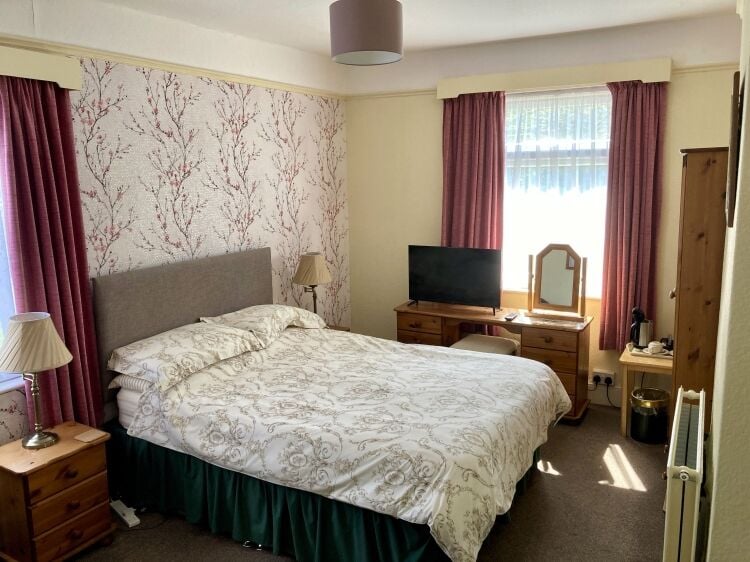 LICENSED TEAROOM/RESTAURANT AND BED & BREAKFAST