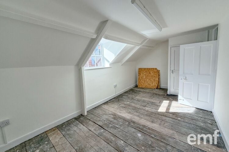 Freehold Commercial Investment