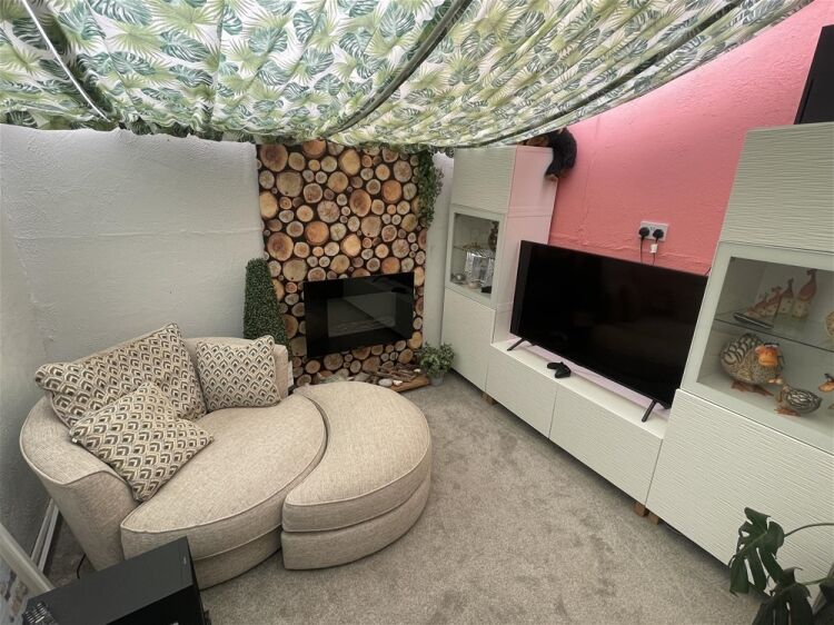 Seaside Town 19-Bed HMO with Extensive Owners Accommodation For Sale in Paignton Photo 12