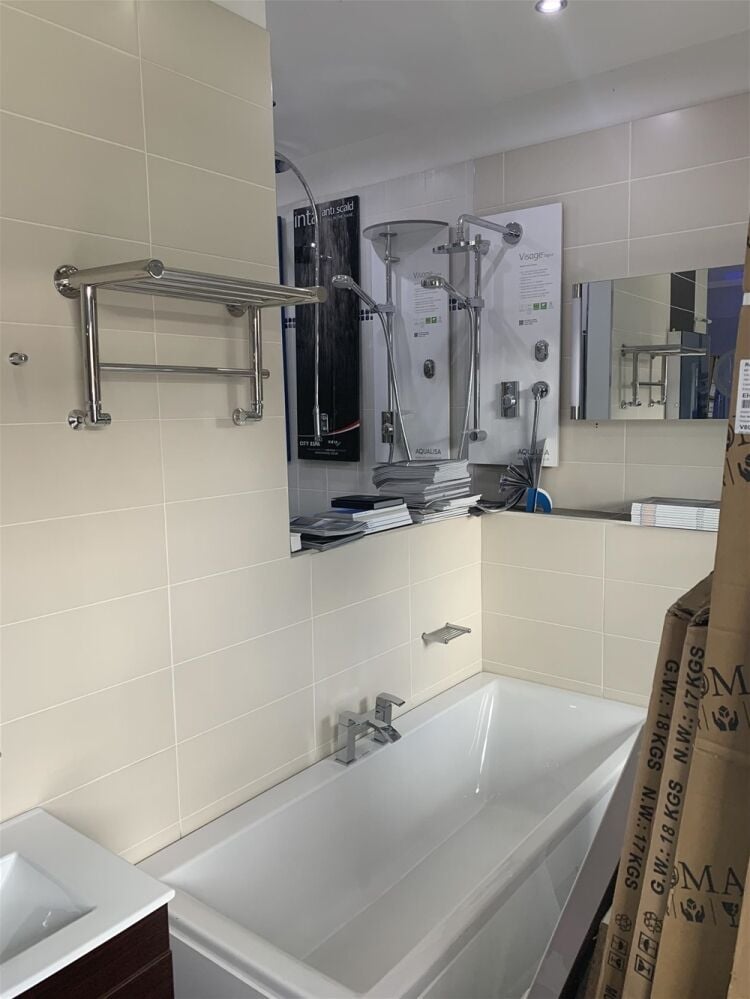BESPOKE BATHROOM SALES & FITTING CENTRE IN EDINBURGH SUBURB
