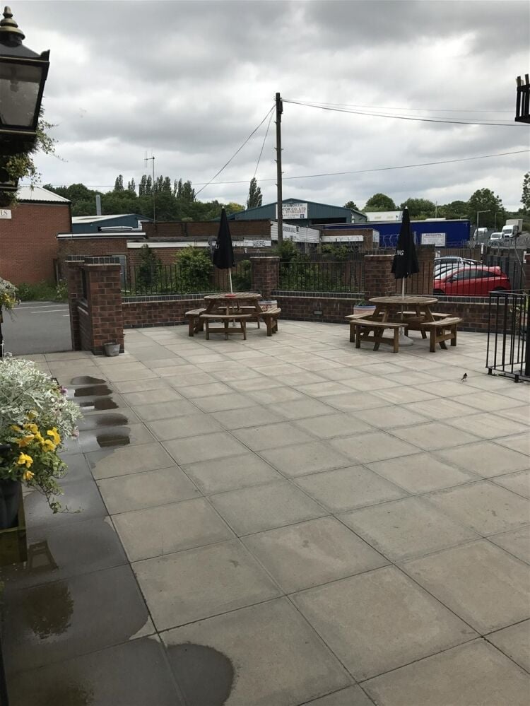 FREEHOLD VILLAGE PUBLIC HOUSE IN NOTTINGHAMSHIRE