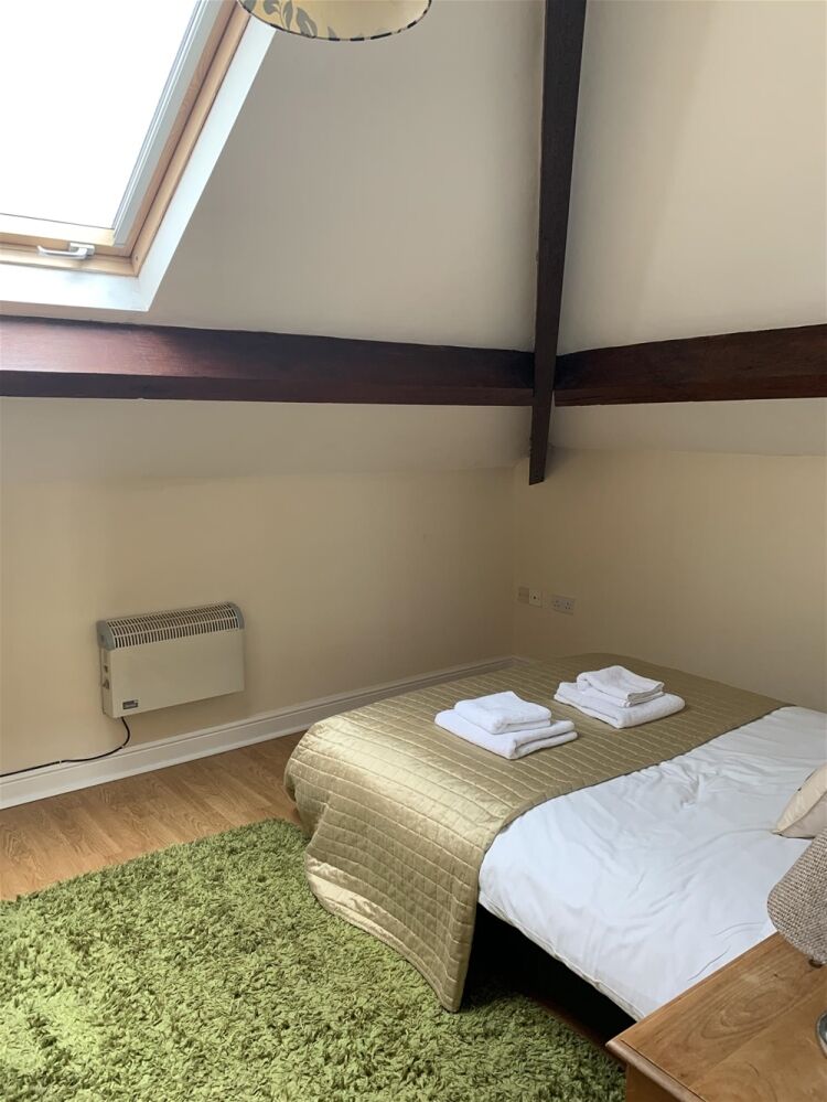 FREEHOLD B&B OR SELF CATERING APARTMENTS WITH LICENSED BAR & RESTAURANT IN PEMBROKE DOCK