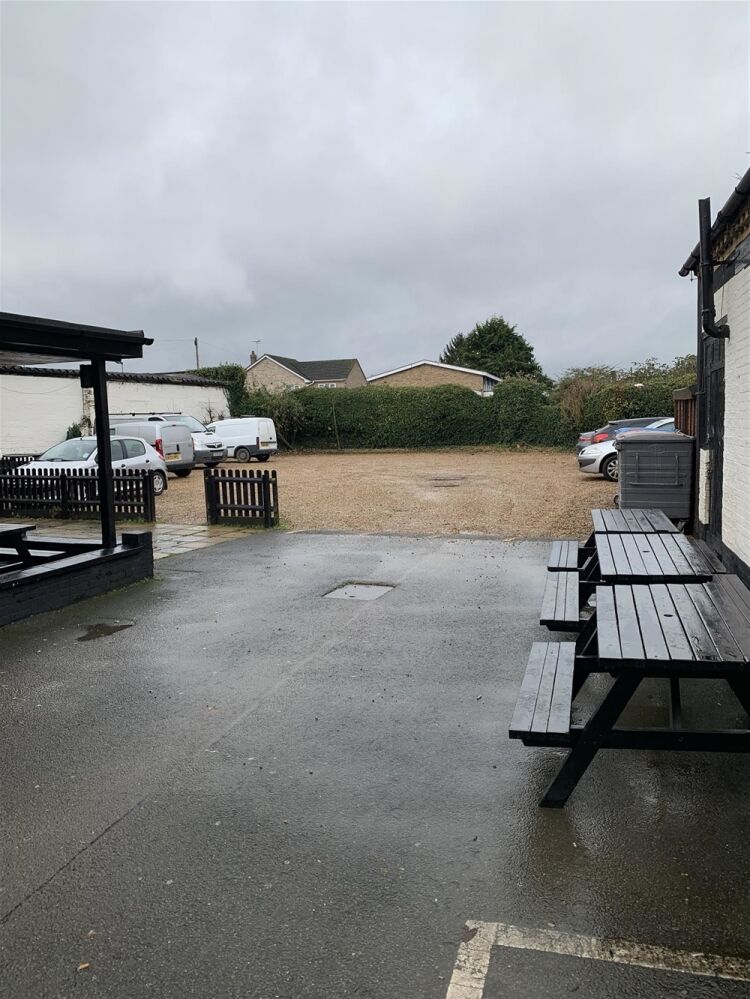 IMPRESSIVE PUBLIC HOUSE/RESTAURANT & HOTEL IN CHATTERIS TOWN CENTRE