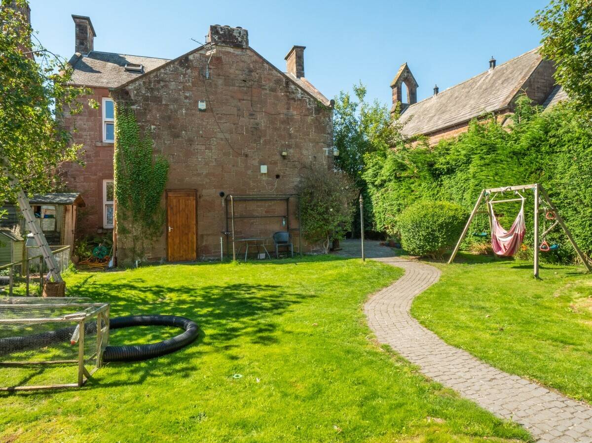 Popular Victorian Guest House in Annan Photo 13
