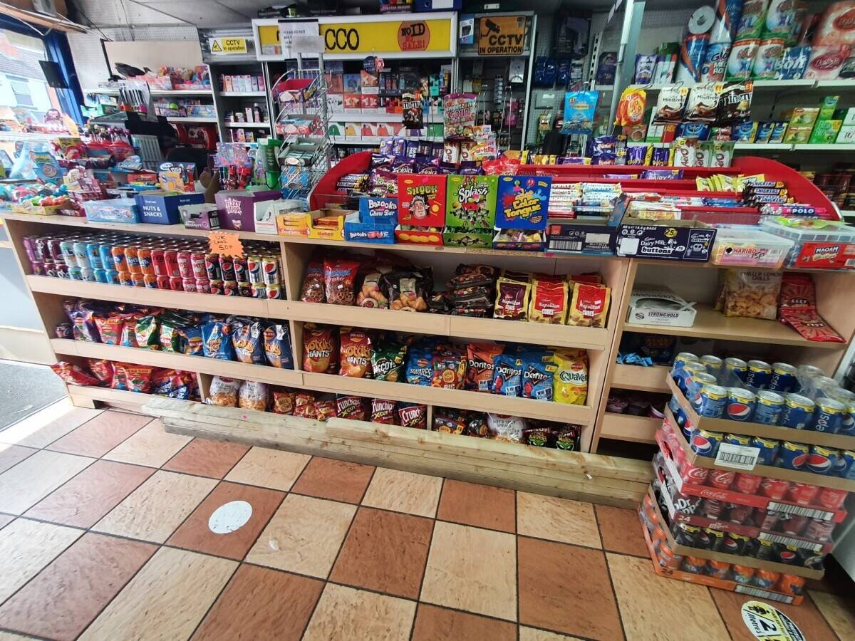 LARGE SHOP WITH STOCK REDUCED PRICE QUICK SALE LOW RENT Photo 12