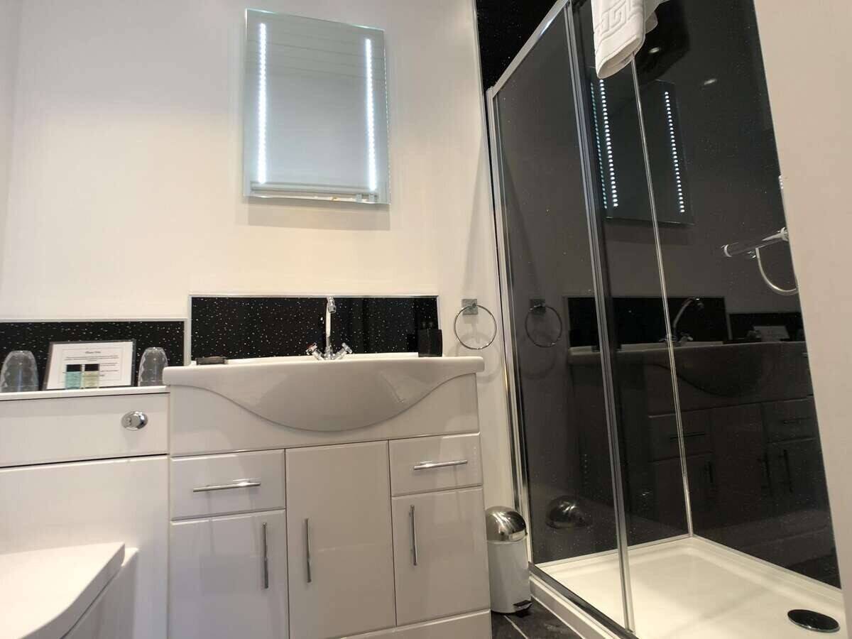 Beautiful guest house in Torquay for sale
