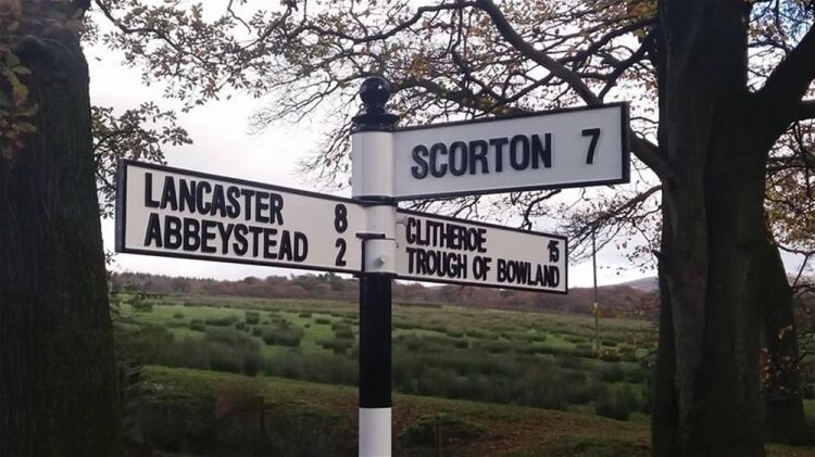 SPECIALIST RESTORATION AND MAINTENANCE OF HISTORIC / TRADITIONAL ROAD SIGNAGE