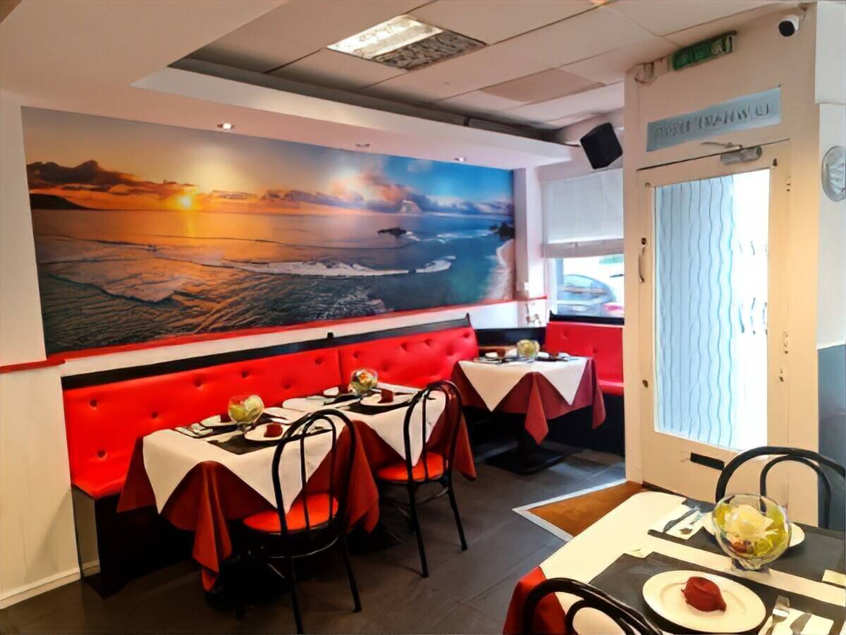 Delightful, Highly Rated Specialist Seafood Restaurant in Grantham Photo 13