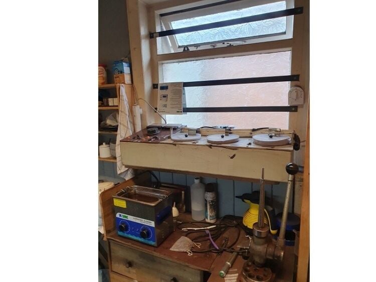 Highly rated jewellers business for sale