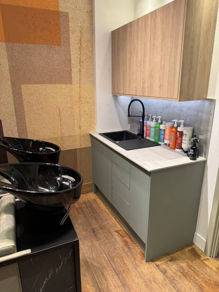 Unisex hair salon for sale in Central London