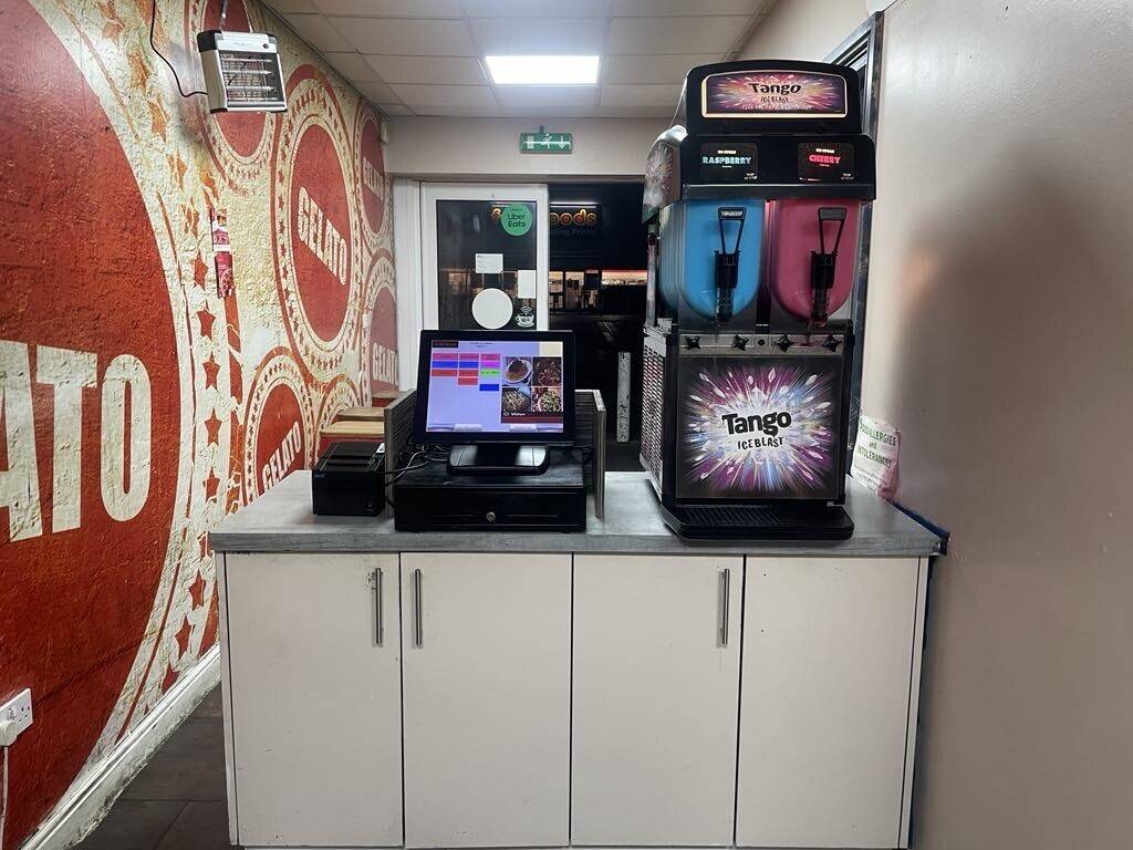 Takeaway & Desserts for sale, spacious workspace allowing alternative uses
