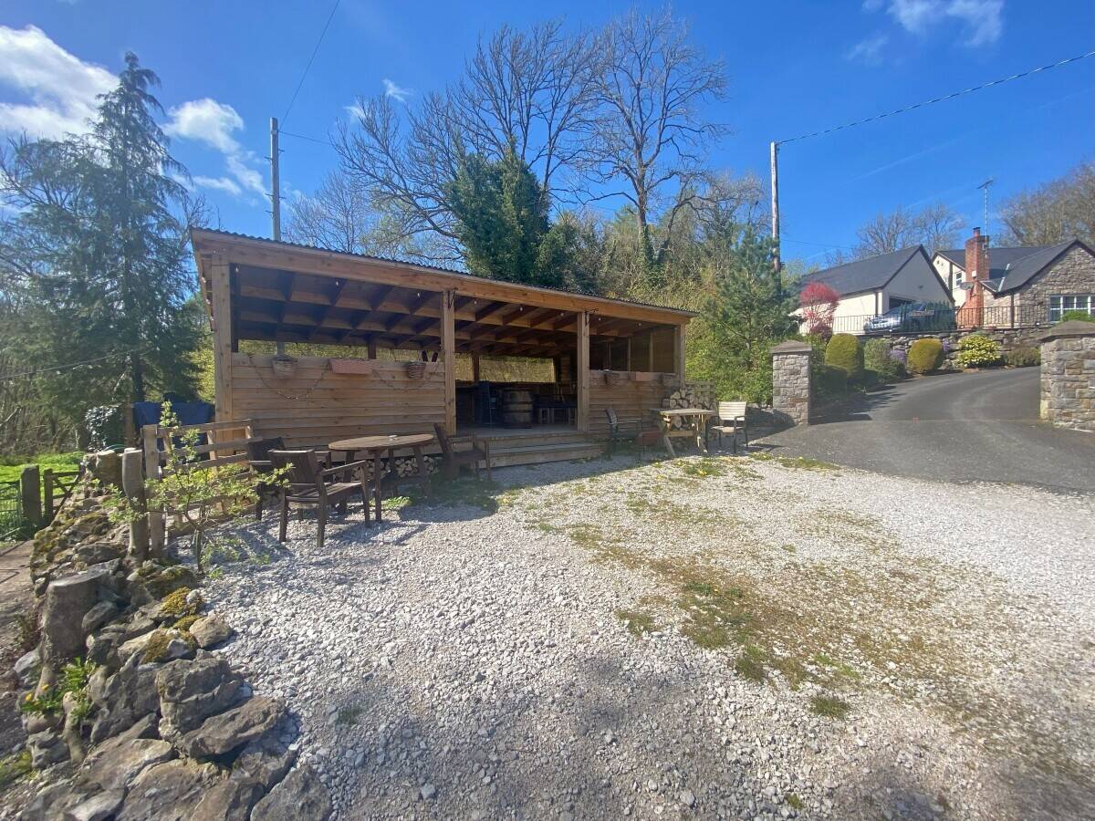 FLINTSHIRE - WET LED VILLAGE PUB WITH PLANNING PERMISSION
