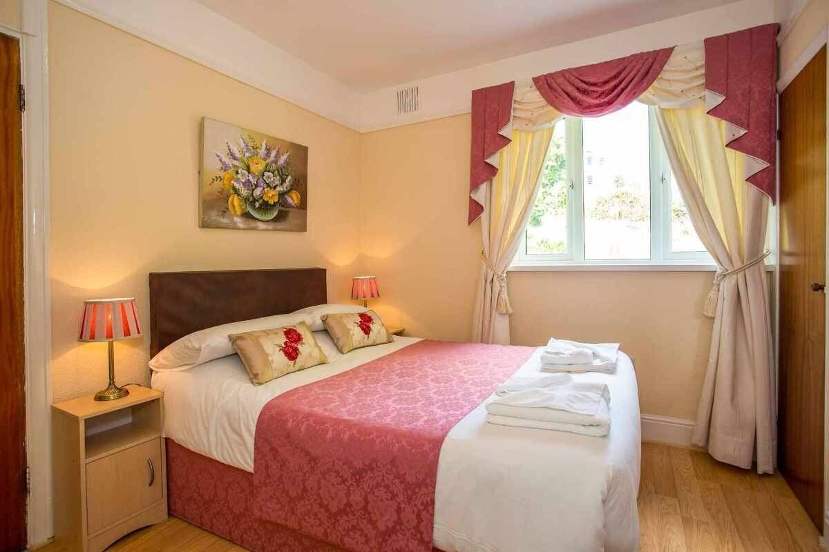 An Elegant Victorian Guest House with 18 Bedrooms