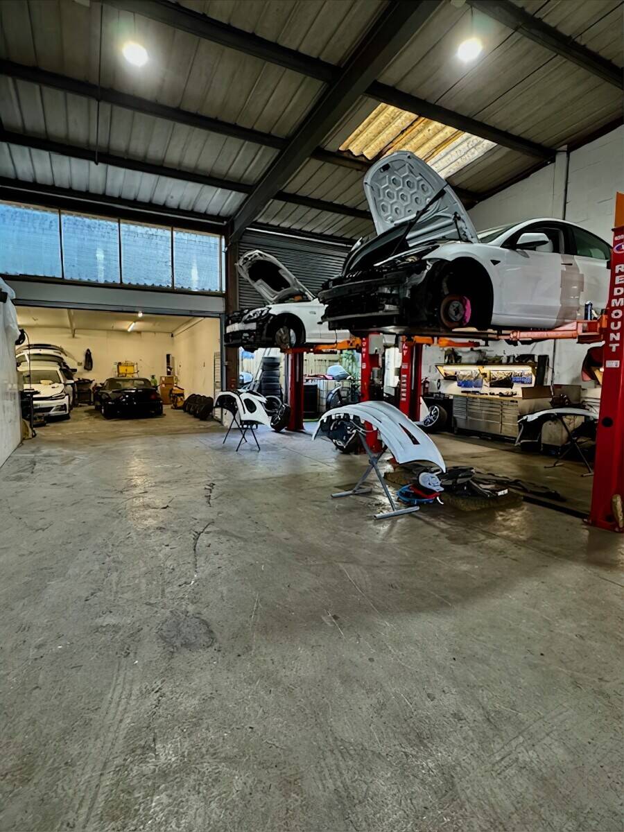 Car repair garage in Cardiff Photo 13