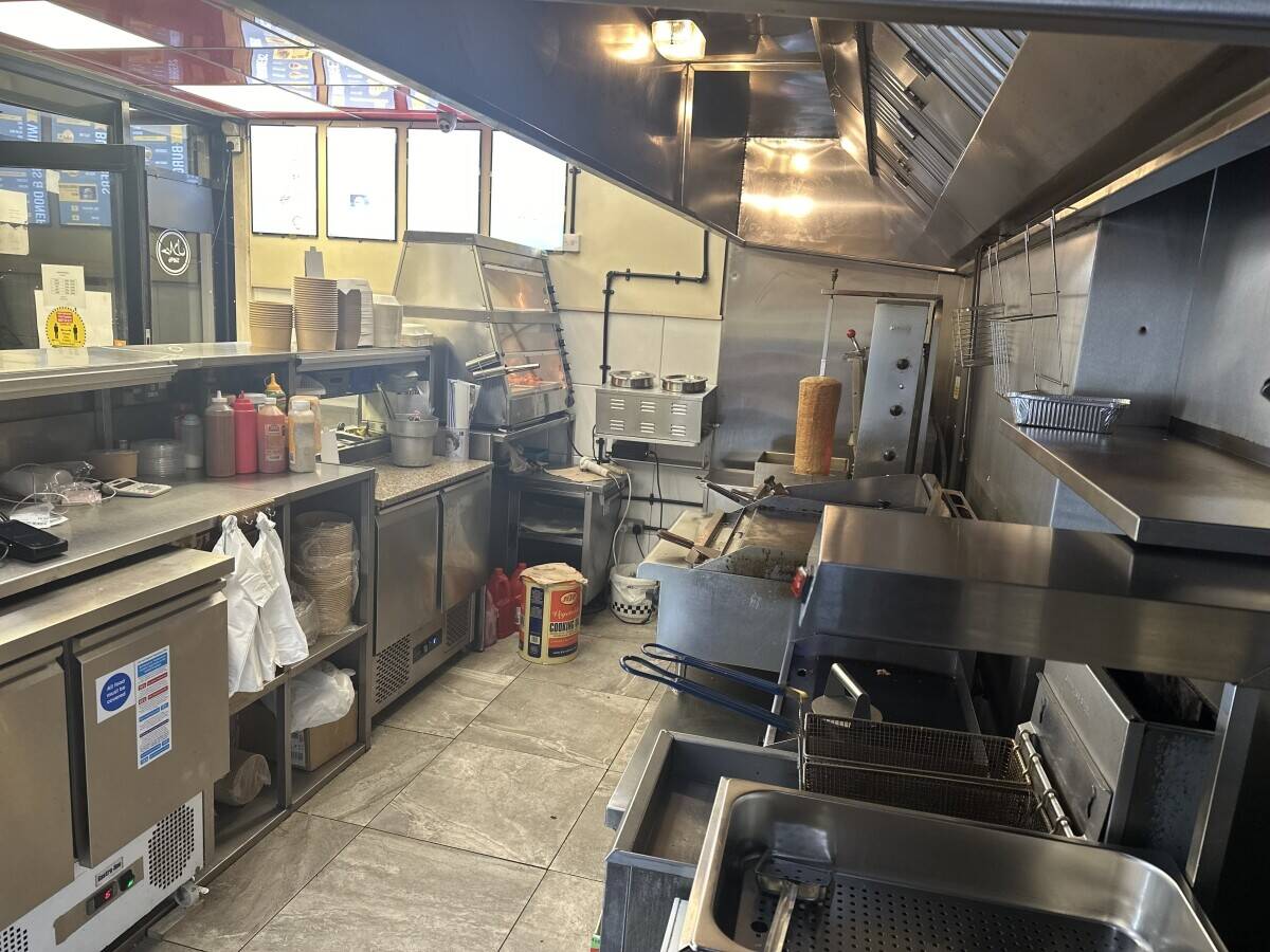 Fast food takeaway and seating town centre location 