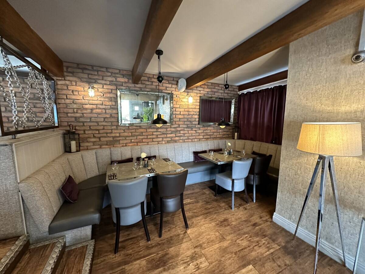 60 Cover Attractive Town Centre Restaurant & 40 Cover Separate Bar