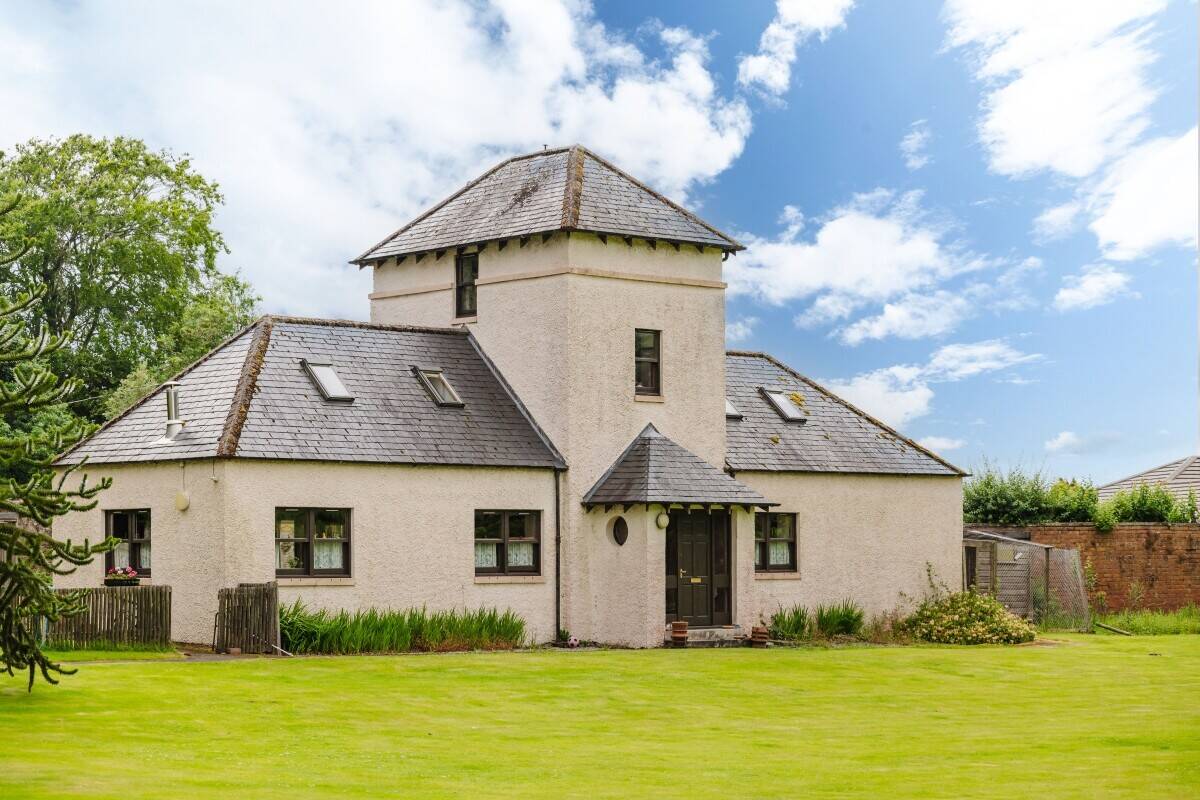 Fantastic Opportunity to Buy an Iconic B-listed Victorian Hotel