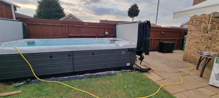 INDEPENDENT HOT TUB/POOL SERVICE AND MAINTENANCE BUSINESS