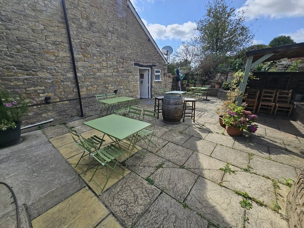 Impressive Dorset Village Inn With Up To 6 Ensuite Letting Rooms & 4 Bedroom Owners Accommodation