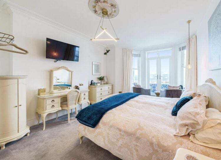 11 Bedroom Boutique Bed & Breakfast Located In Newquay, Cornwall