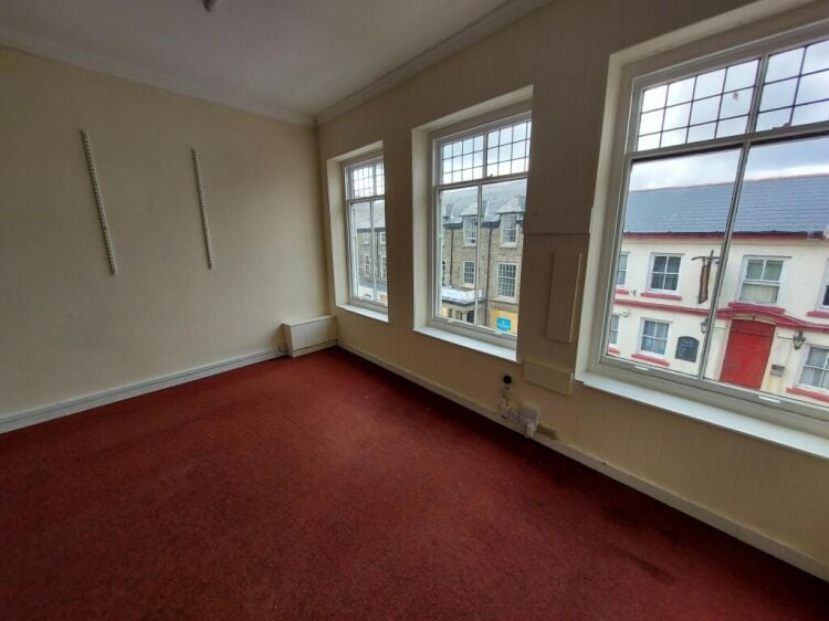 Freehold Commercial Property Located In Redruth Photo 13