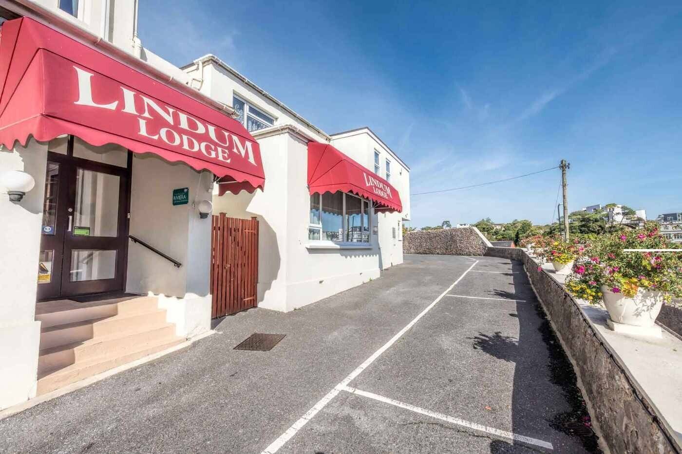 A Fantastically Presented, 15/16-Bedroom Hotel For Sale Photo 13