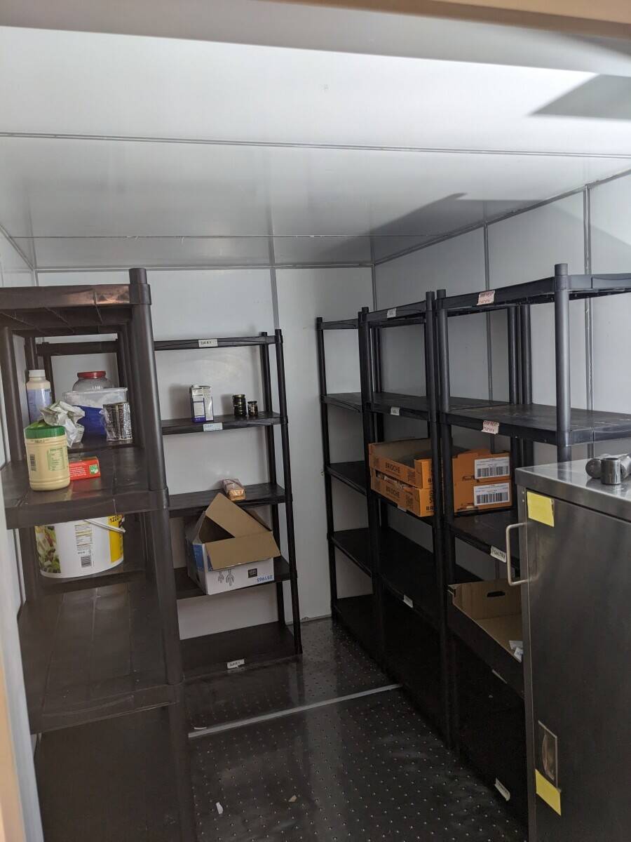 Fast food chicken & burger restaurant for sale in North London Photo 13