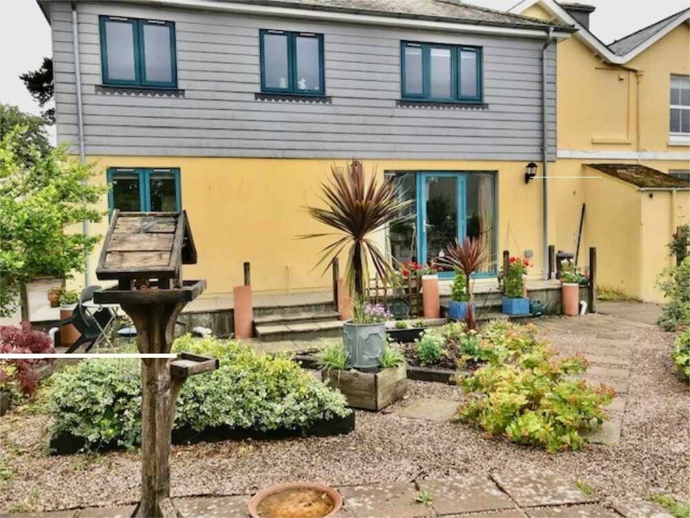 A Luxurious 7 Bedroom Guest House for sale Photo 13
