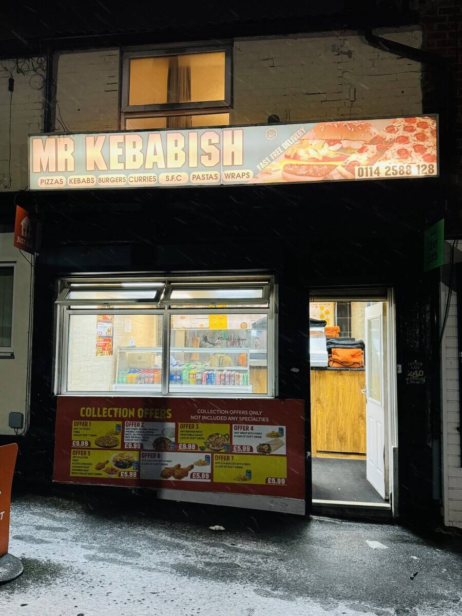 Fully equipped takeaway with the two bedrooms flat on the top.
