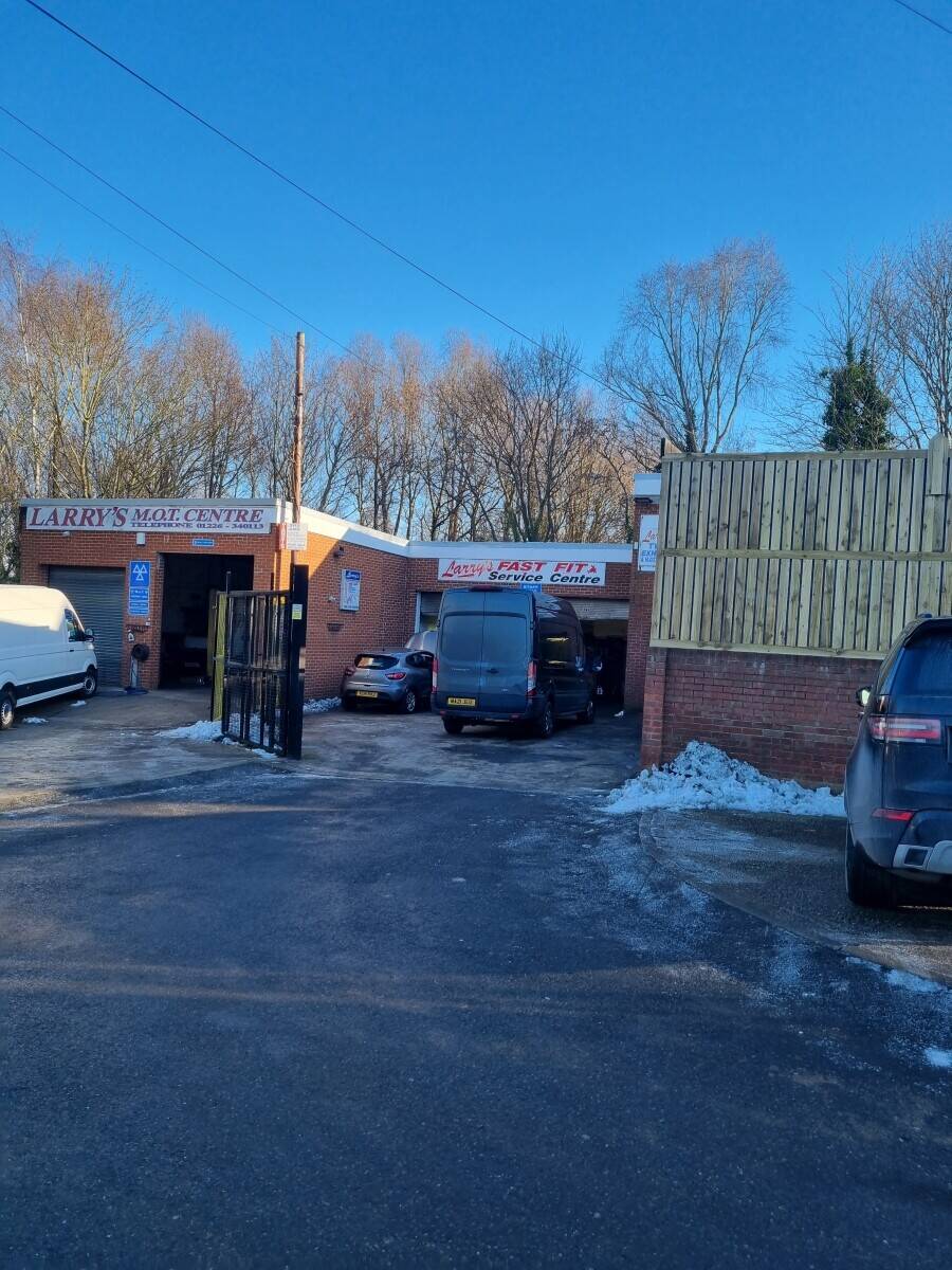 Busy Garage mot Centre for Sale in Wombell Barnsley South Yorkshire Photo 14