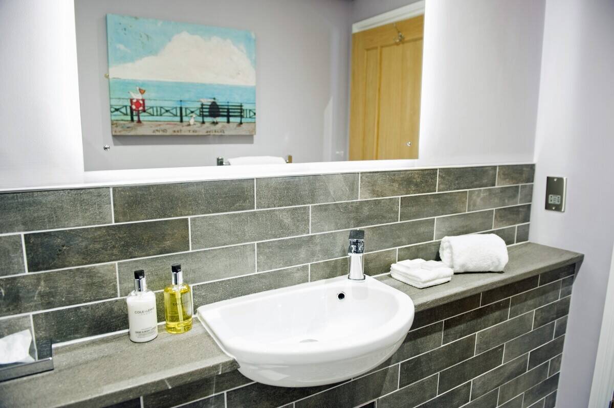 CUMBRIA – CITY CENTRE HOLIDAY APARTMENTS BUSINESS AND FREEHOLD PROPERTY Photo 13