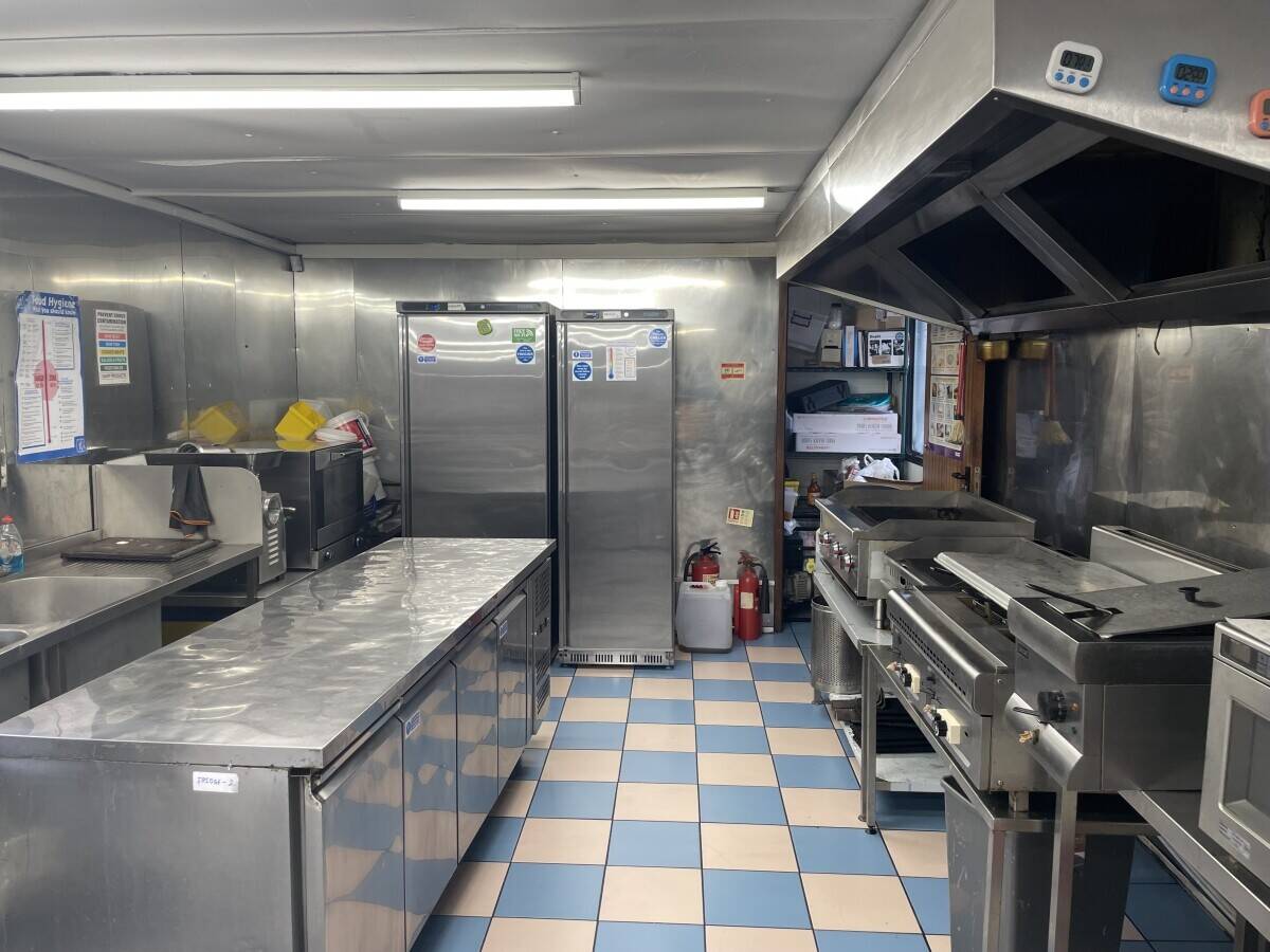 Freehold Fast food business perfectly located in Birmingham for big customer reach