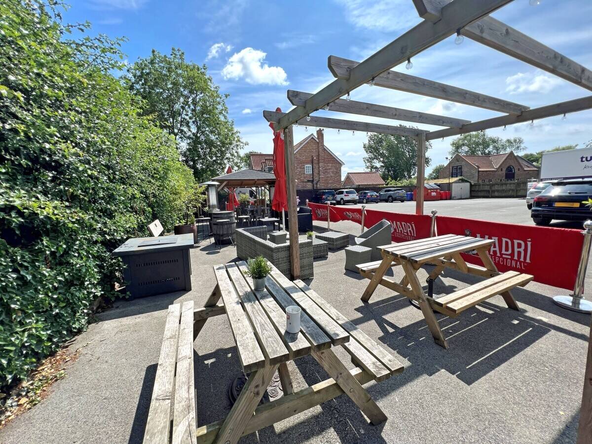 EAST YORKSHIRE - COUNTRY PUB AND RESTAURANT WITH £215,000+ EBITDA
