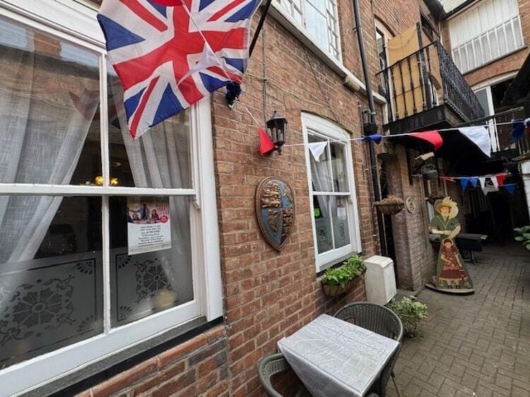 Leasehold Tearooms & Food Emporium Located In The Market Place, Warwick Town Centre Photo 13