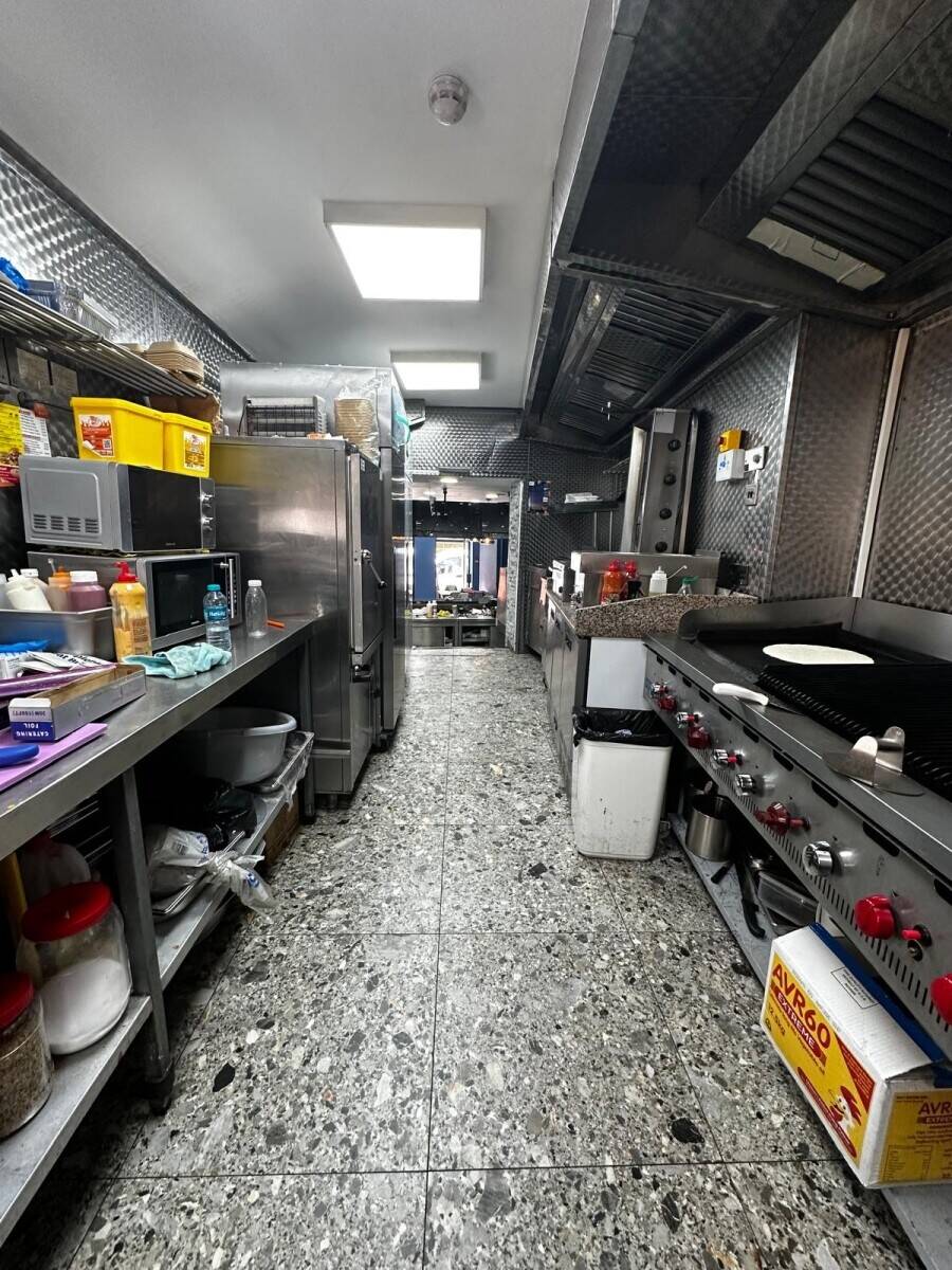 Modern Equipped Takeaway Shop on Edgware Road For Sale Photo 13