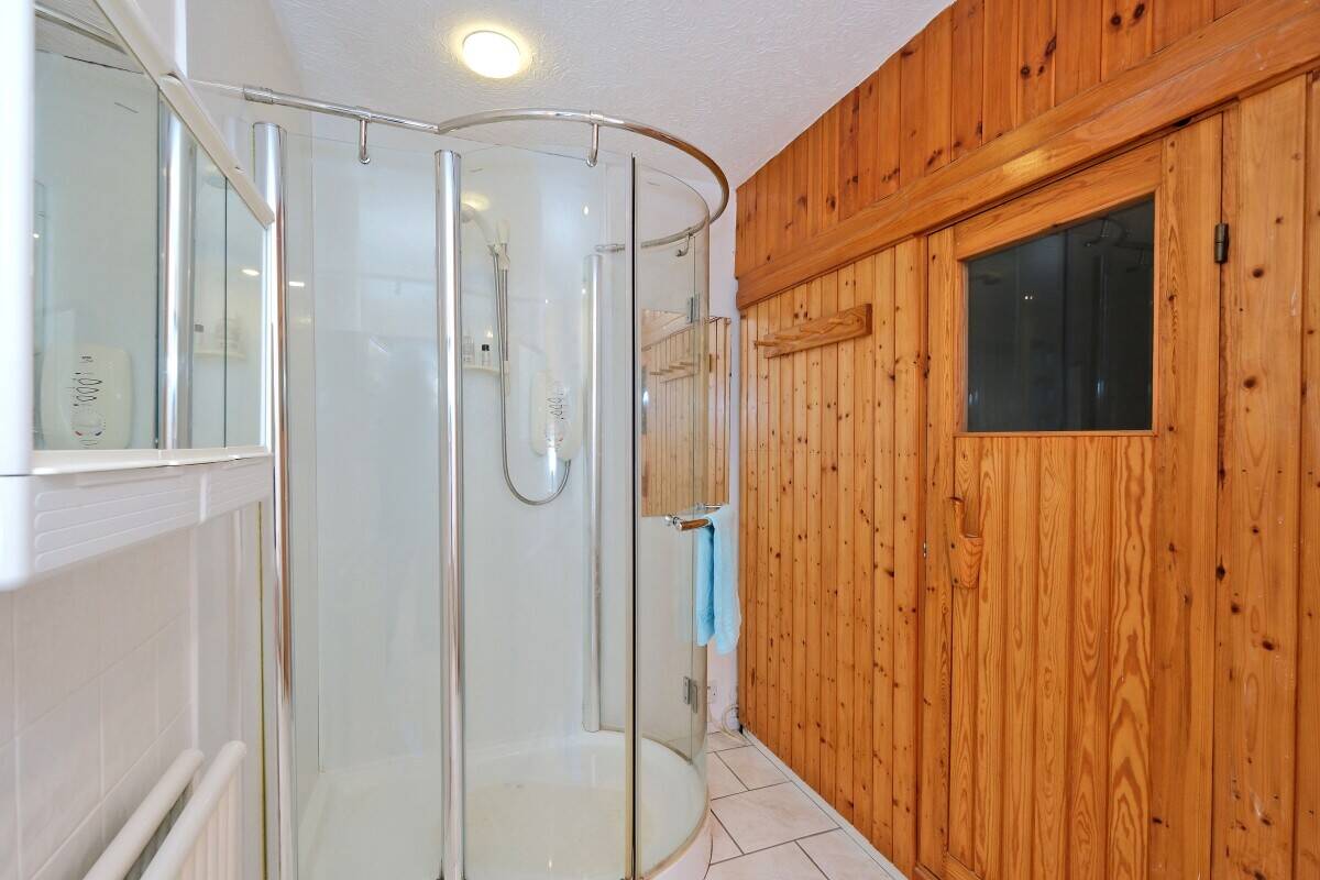 Luxury Boarding Kennel and Stunning 4 Bedroom Home