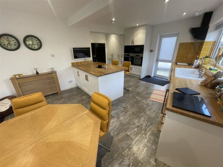 Detached 8-Bed Holiday Villa with Luxurious Owners Accommodation For Sale in Torquay